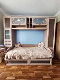 Спальный гарнитур, кровать и шкафы