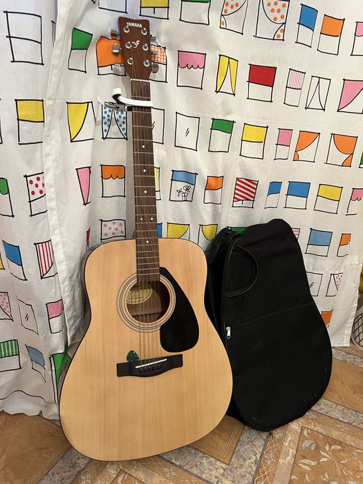 Гитара Yamaha продам срочно
