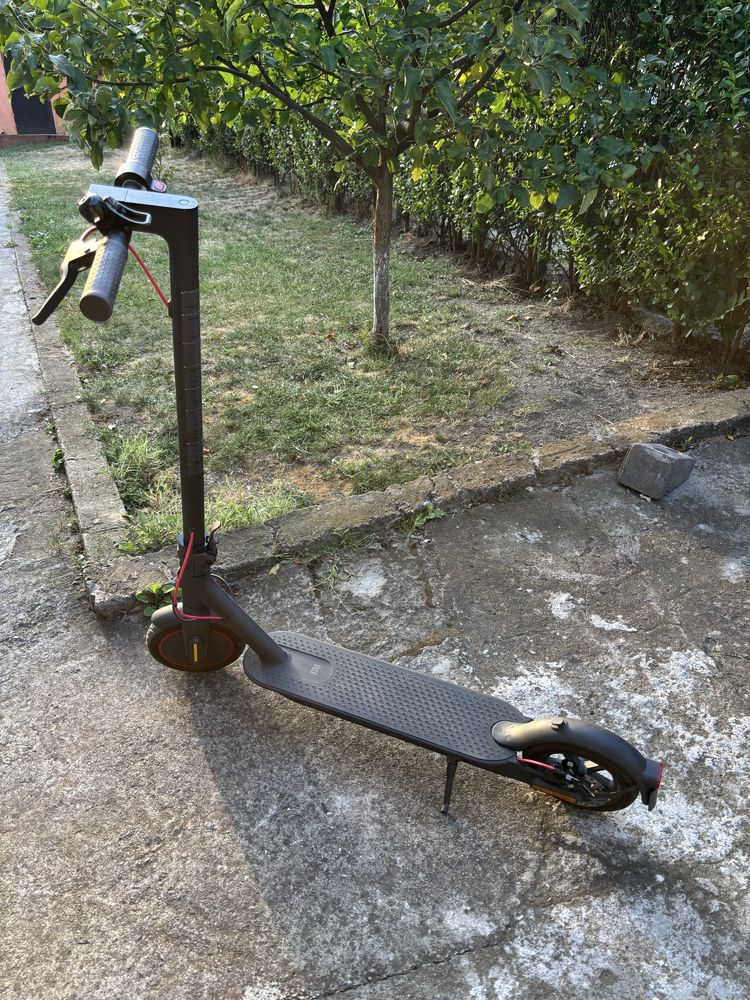 Електрическа тротинетка Xiaomi Mi Electric Scooter Pro 2