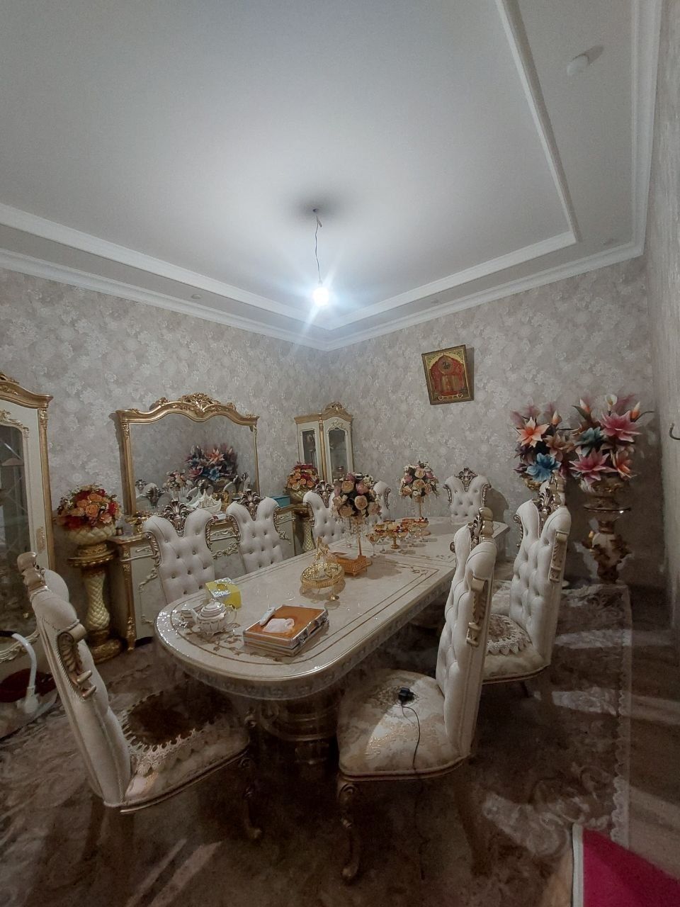 Hovli sotiladi,6xona,3sotix,poltarashka uy,podvol ham bor