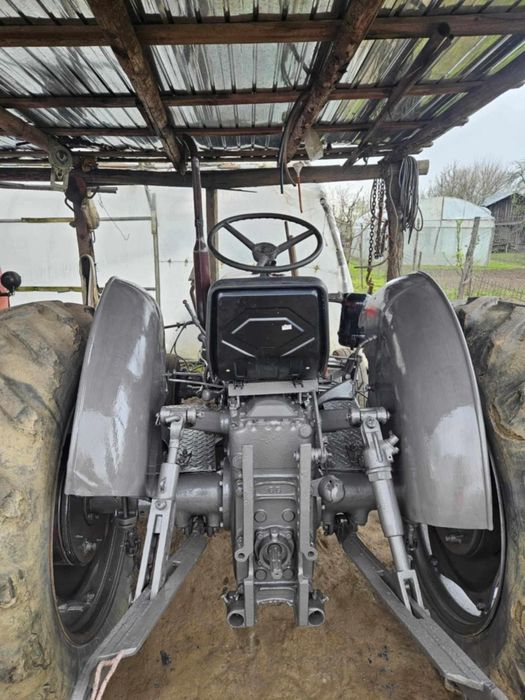 Vând sau schimb tractor cu motor de aro ambreiaj defect