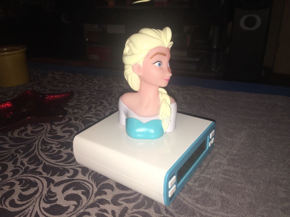 Elsa Frozen digital clock