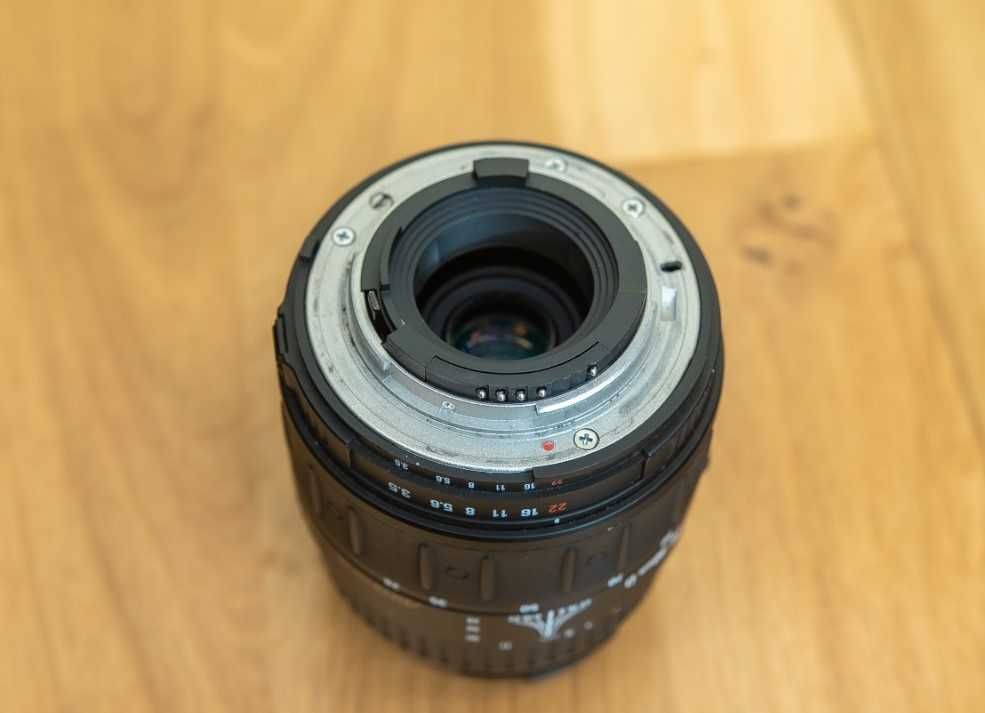 Quantaray 28-90mm f3.5D Macro pentru Nikon F mount