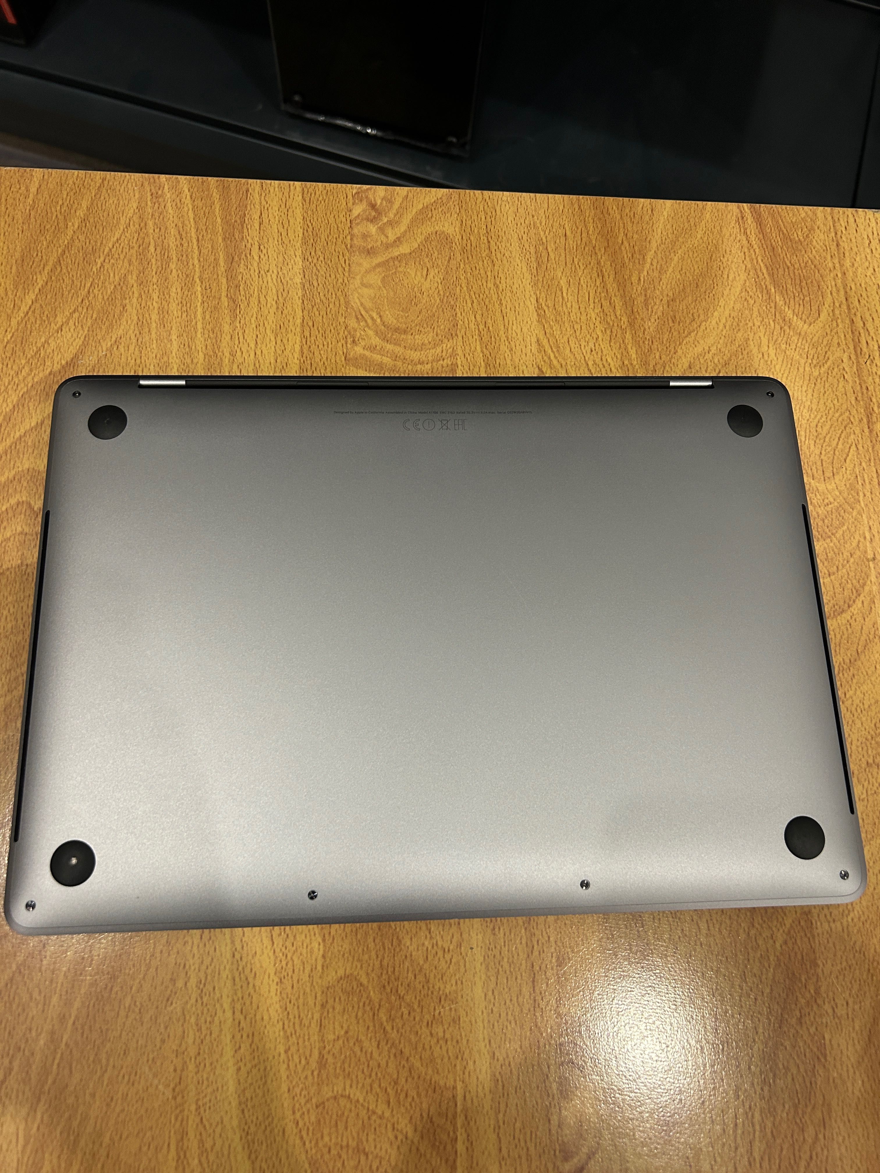 Като нов! Лаптоп MacBook PRO i5/8/256/ A1706 - mid 2017 Touchbar