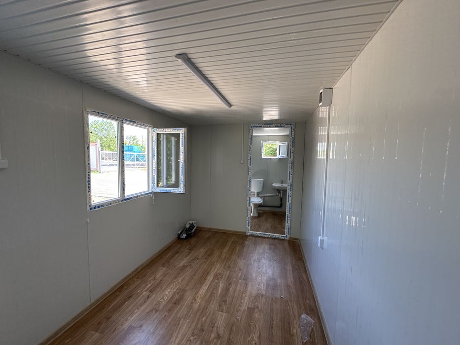 Vand containere modulate tip birou sau cu vitrina