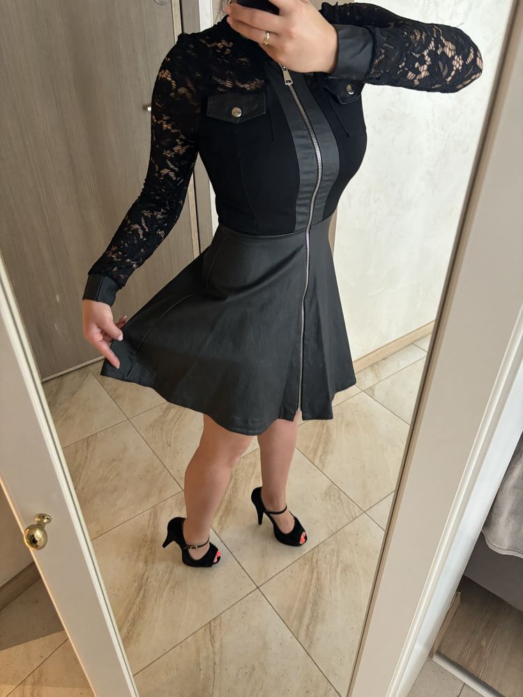 Черна рокля с дантела