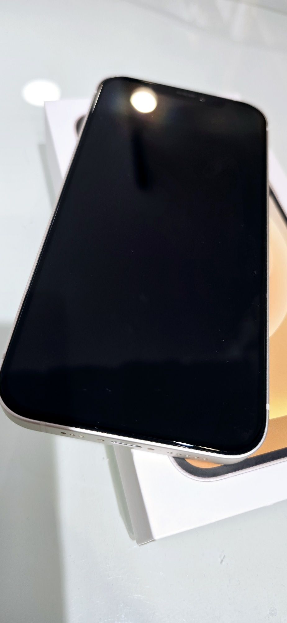 iPhone 12 64GB бял