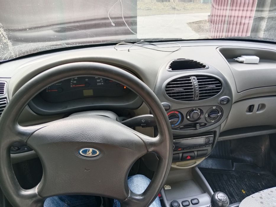 Moshina sotiladi Lada Kalina 11119