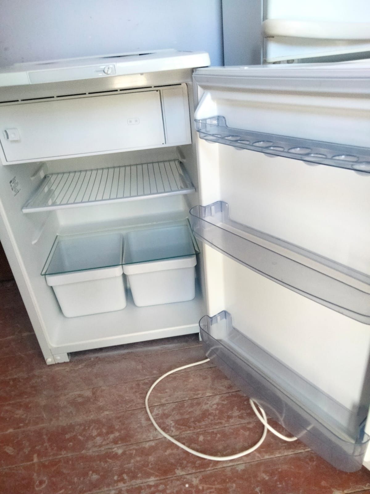 Продам мини холодильник отлично работает с доставкой