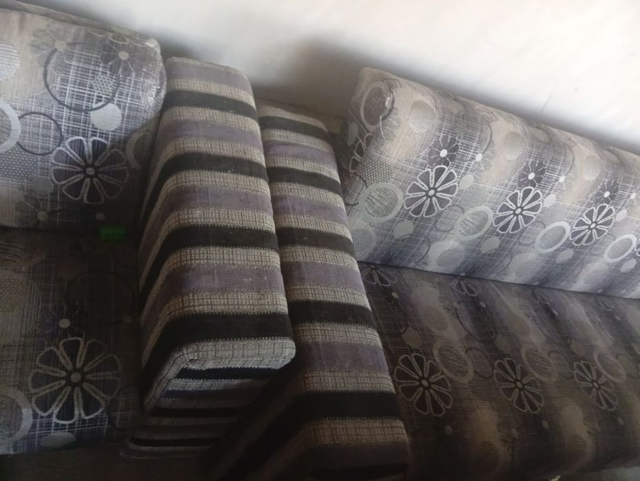 Ugalok sotiladi bitta kotta ikkita kichkina devani bor