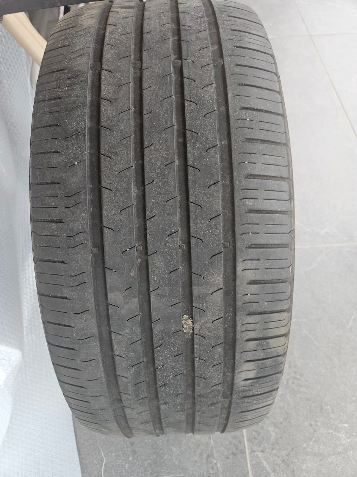 275 45 R20 Continental vara