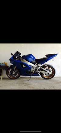 Motocicleta Yamaha r1