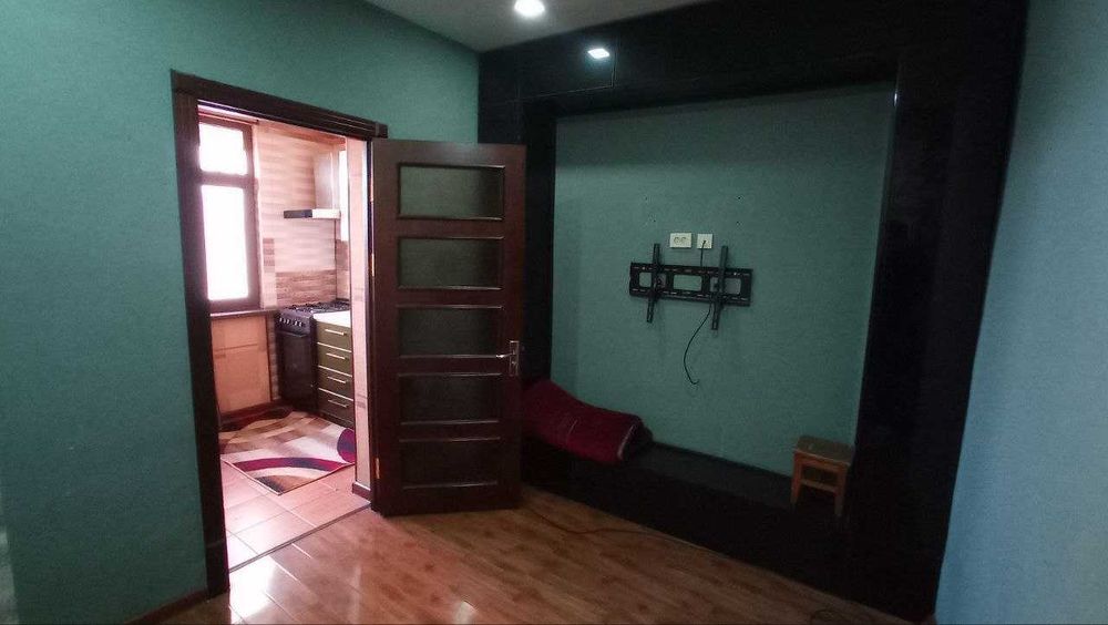 Продаётся квартира в хорошем и тихом районе! Массив куйлюк 5!