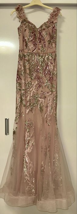 Официални рокли-носени само по веднъж