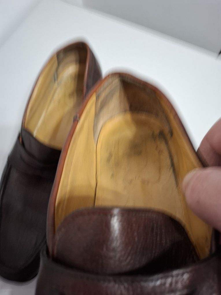 Vind pantofi de piele elaganti