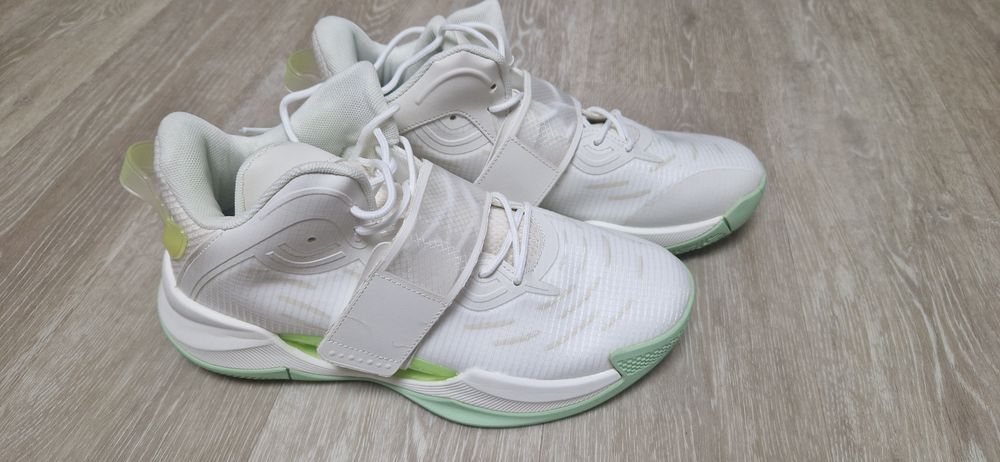 Мужские кроссовки