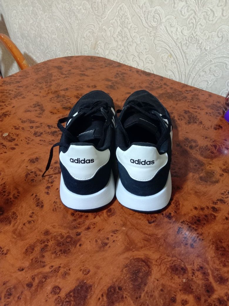 Крассовки оригинальные Адидас 43-44рр