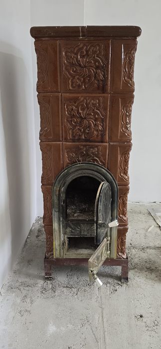 Soba teracota pe lemne