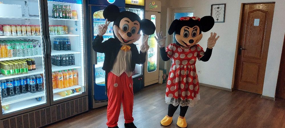 Mascote Minnie și Mickey,  pictură pe față..