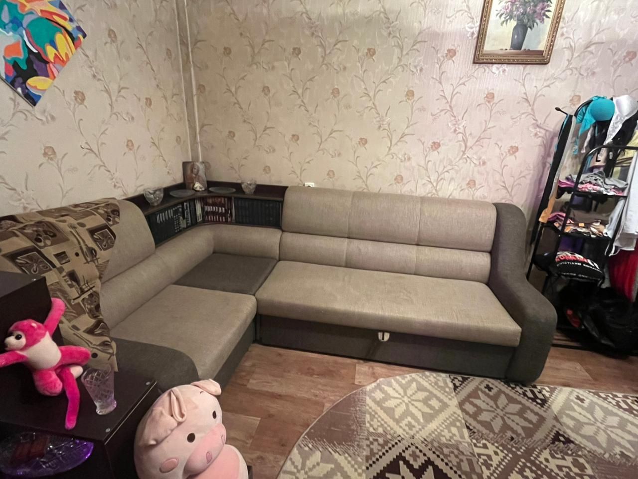 Продам диван в хорошем состоянии.