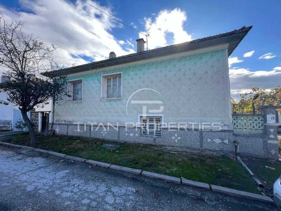 Двуетажна къща село Дълго поле