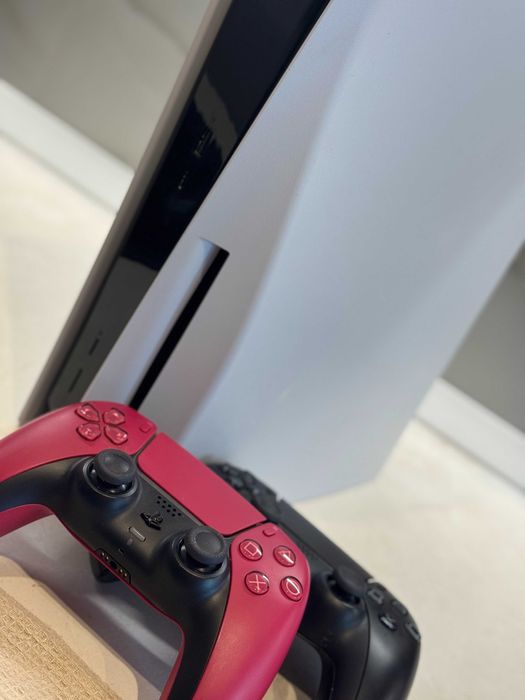 Playstation 5 Disk Edition + doua controllere