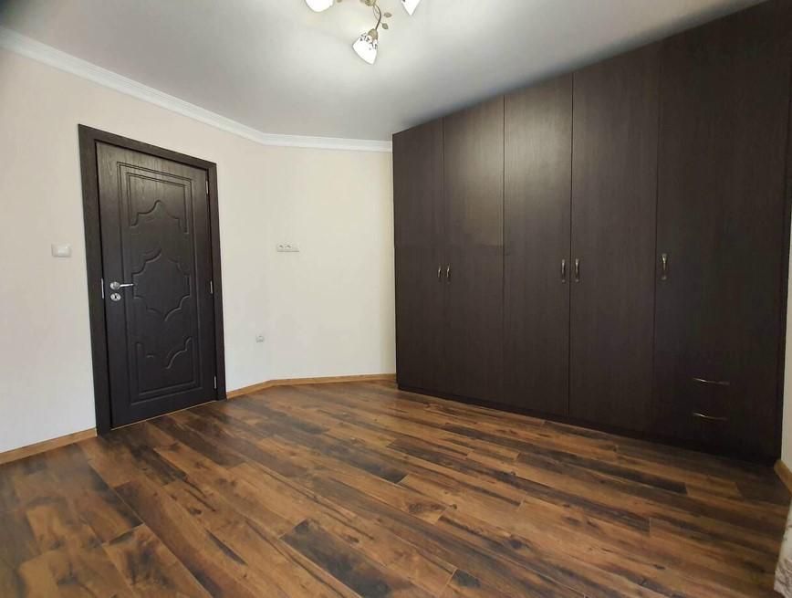Продава се Четиристаен апартамент в Бургас, Славейков - 130 кв.м за 2124 €/кв.м - Снимка #1