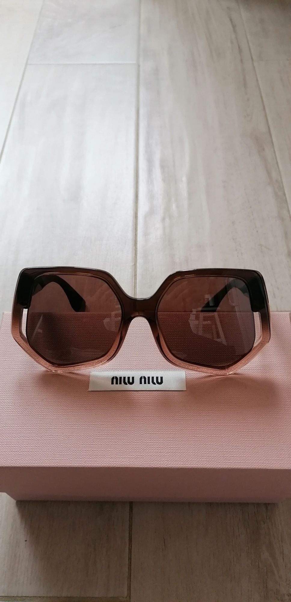 Намалена цена - 285лв. Дамски слънчеви очила Miu Miu