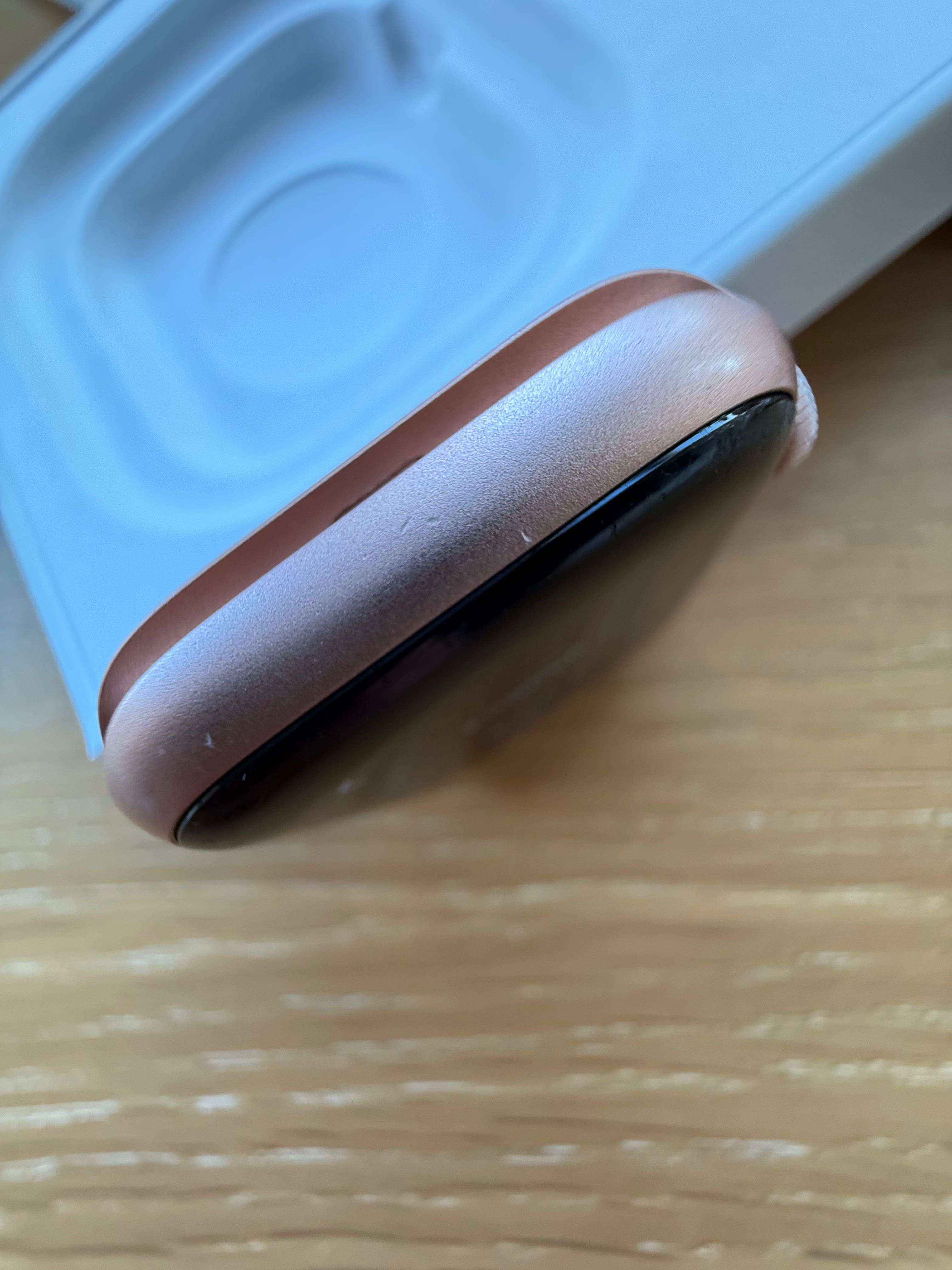 Apple Watch S6 (40mm, Pink Aluminum) с оригинална кутия и нова каишка