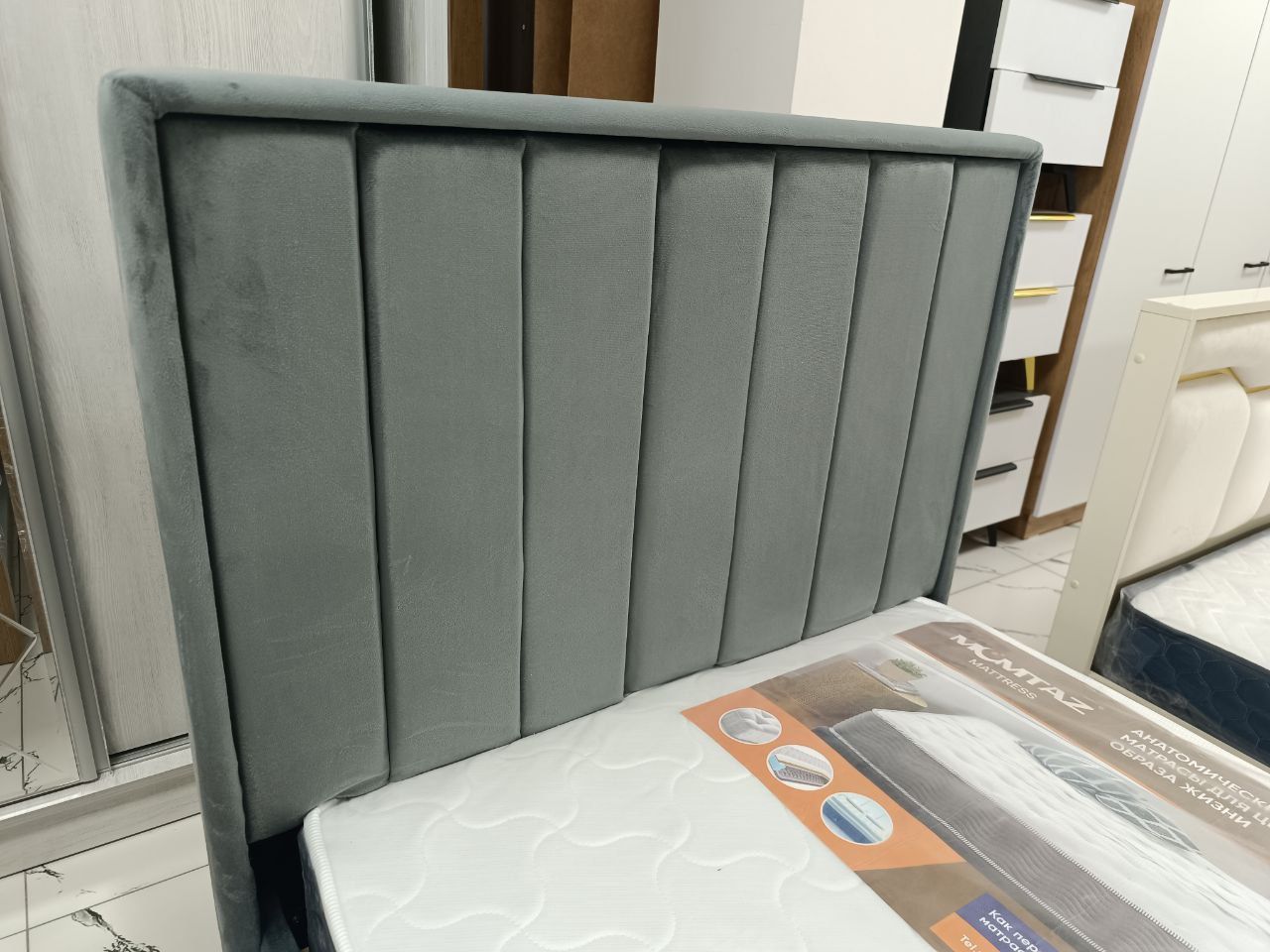 Кровать с обивкой от Comfort mebel