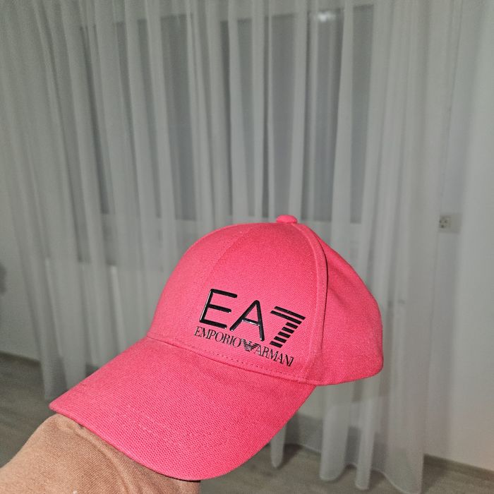 Vând șapcă Emporio Armani