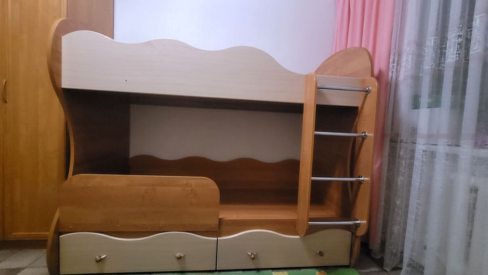 Кровать двухъярусная