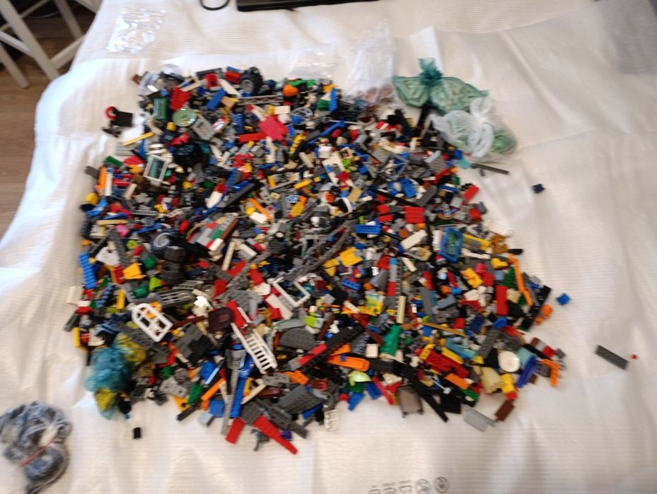 Vând lego 1kg=80  lei.      5kg=400lei