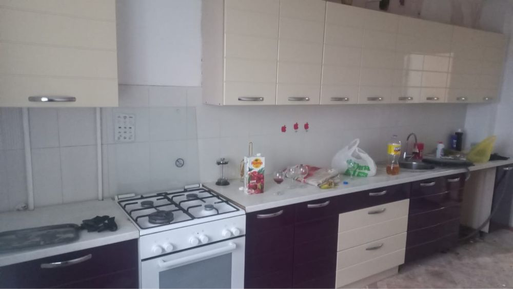 Продам кухонный гарнитур в хорошем состояний