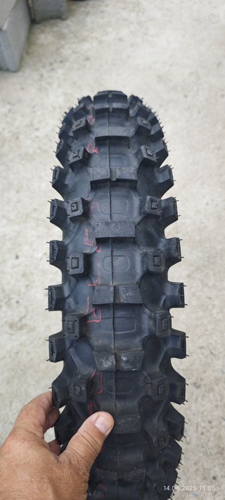 Кросова гума Bridgestone 110/100/18