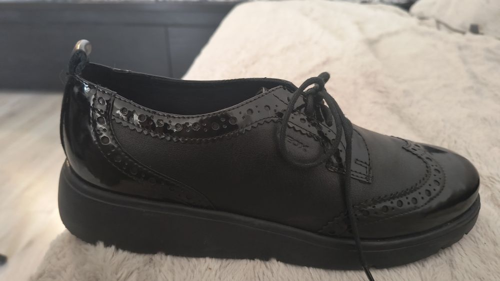 Pantofi Geox tip Oxford