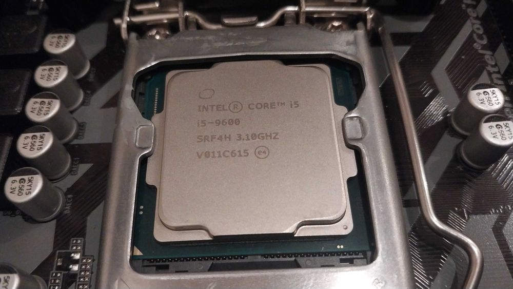 Процессор i5 9600. Сокет LGA 1151 v2. Старший брат i5 9400 и i5 9500.