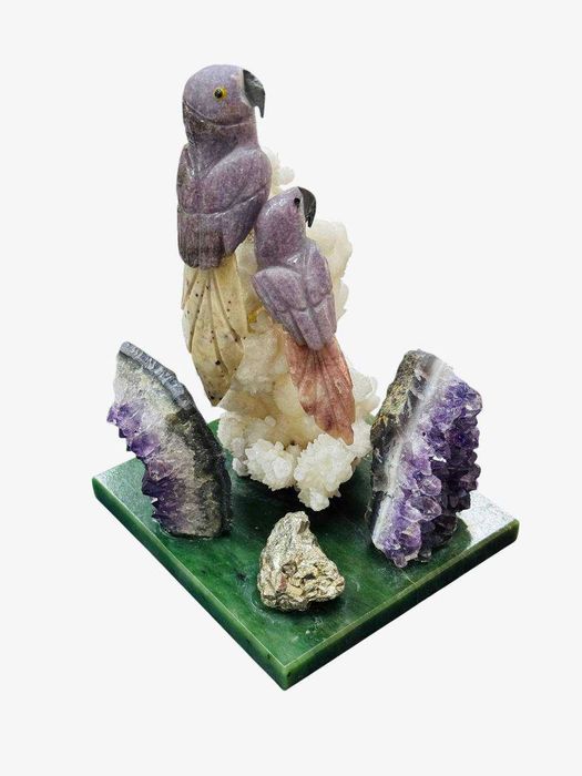 Suvenir, tabiiy minerallardan yaratilgan eksklyuziv kompozitsiya