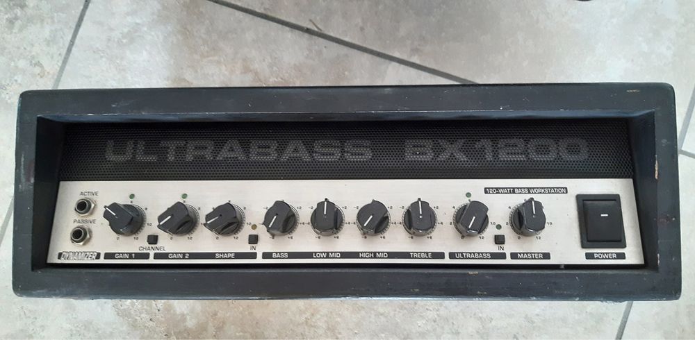 Amplificator Behringer Ultrabass BX1200