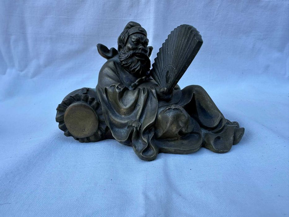 Старинна фигурка на Мъдрец / Жонг Куи (Zhong Kui ) с ветрило