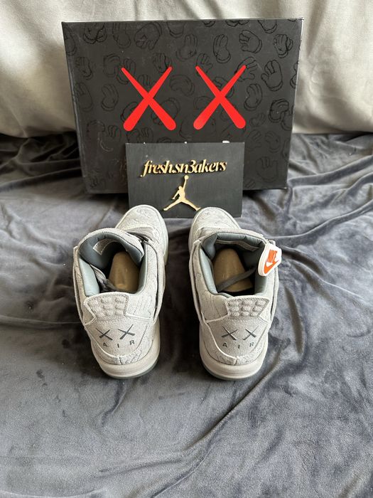 Air Jordan 4 Aj4 Retro Kaws size 40
