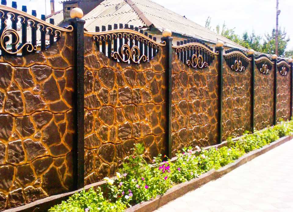 Garduri si stalpi din beton/ spalieri pentru imprejmuiri vii
