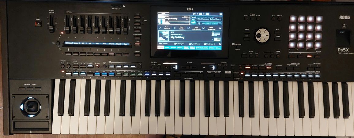 Много запазен клавир Korg Pa5x