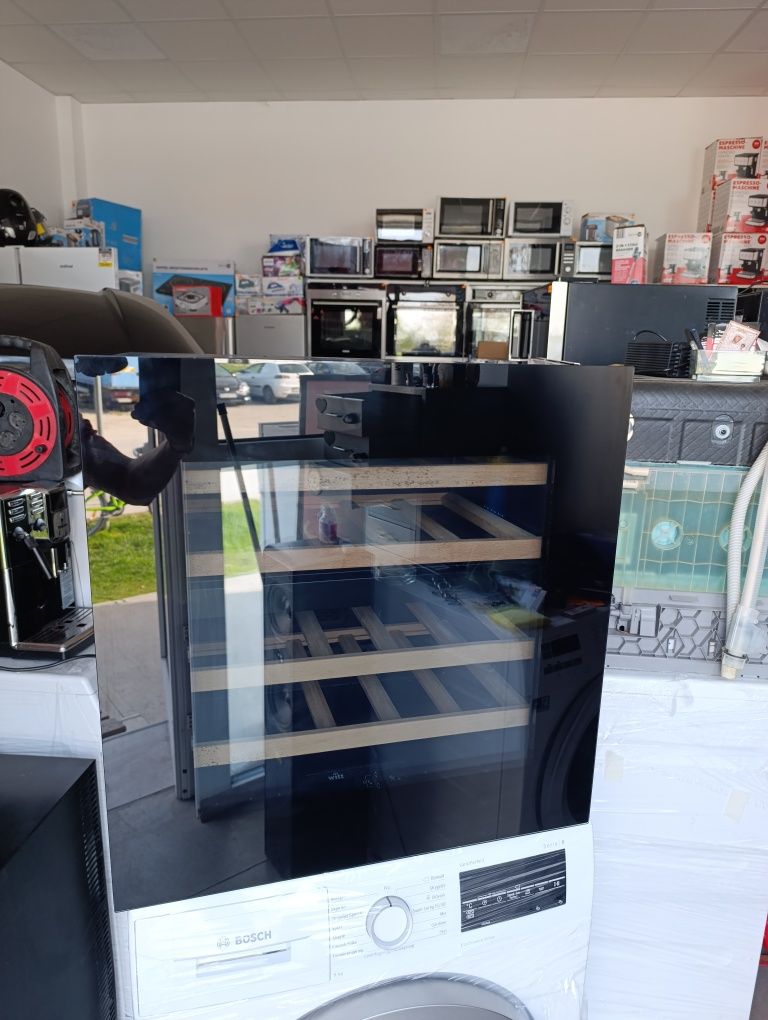 Витрина за вино WINE COOLER за вграждане