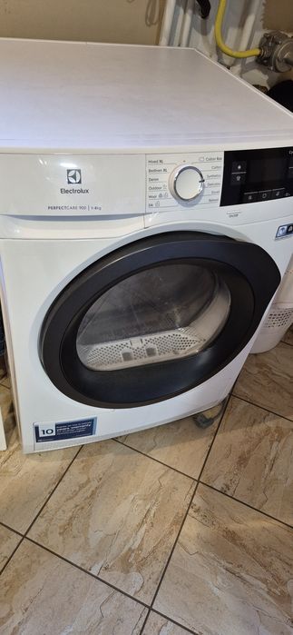 Vând uscator rufe Electrolux