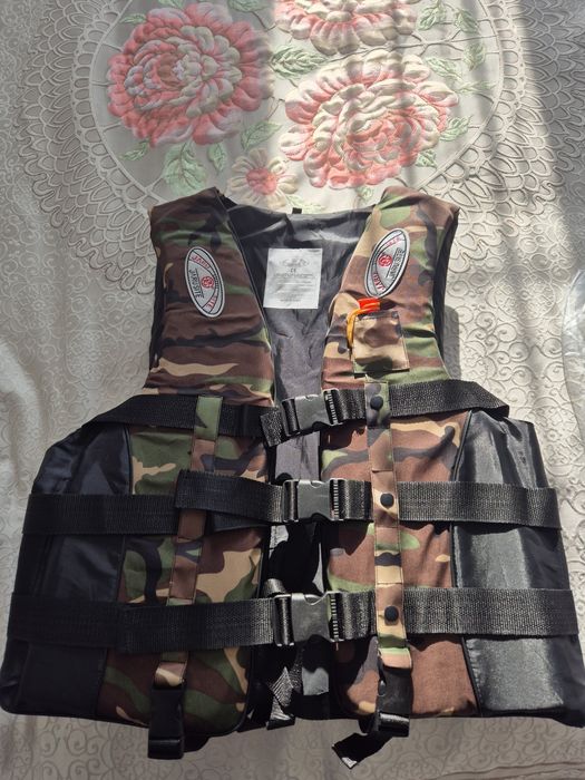 Спасательный жилет