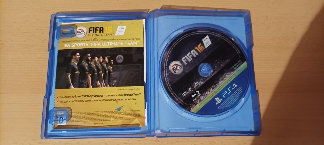 Диск FIFA16 без царапин.