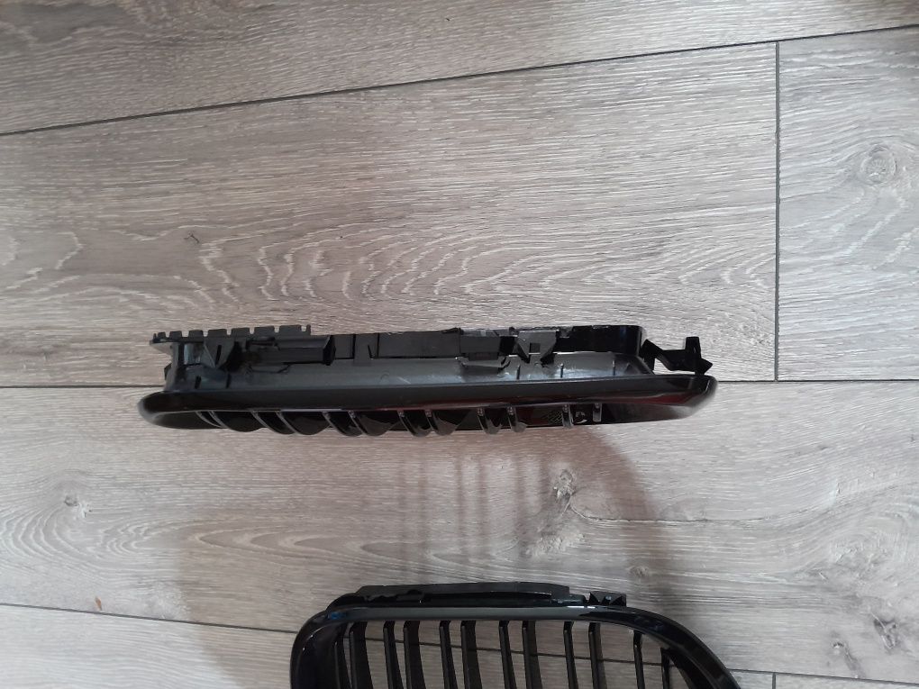 Vand set 2 grile capota  bmw e46 negru lucios 4 portiere (97-05) noi
