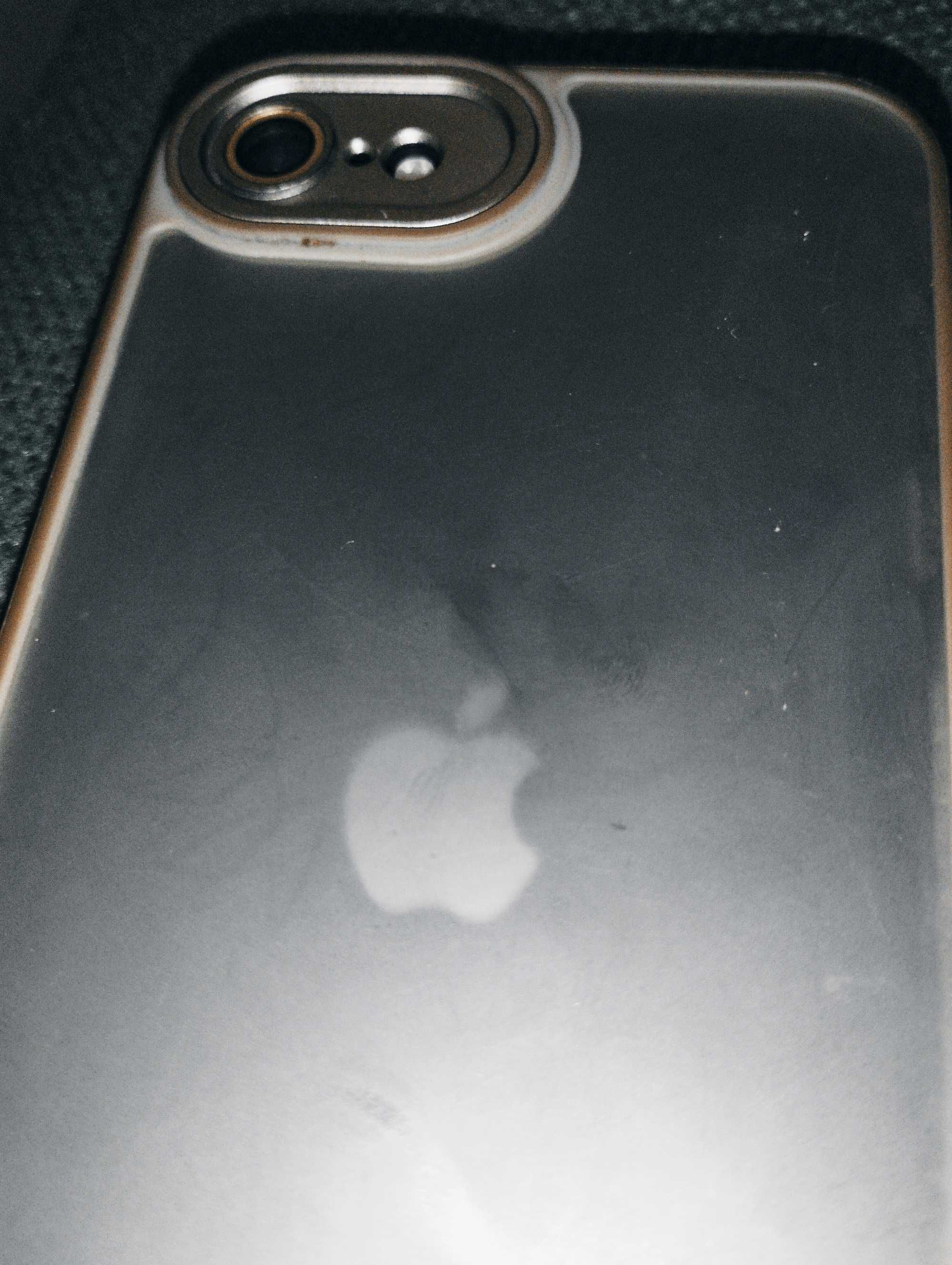 iPhone Se Работи уникално