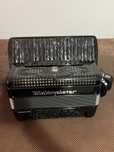 Vand acordeon cantora sau schimb